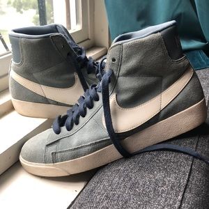 lightly worn retro nike high tops